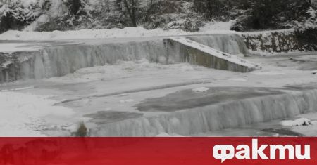 Поради ниските температури са замръзнали водохващания във Витоша съобщи В