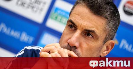 Треньорът на Левски Хулио Веласкес изгледа победата на баскетболния Реал