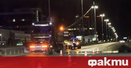 Кола и камион са се сблъскали челно на Цариградско шосе