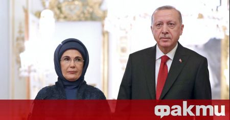 Турският президент Реджеп Тайип Ердоган и съпругата му Емине са