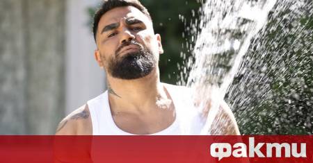 Попфолк идолът Азис отново предизвика вълна от коментари в социалните