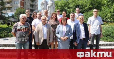 Председателят на БСП Корнелия Нинова посети Велико Търново където със