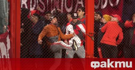 Трима фенове загинаха след безредици избухнали на трибуните по време