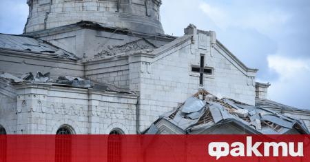 Арменската църква обвини азербайджанските военни за обстрел на историческа катедрала
