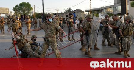 Войници от ливанската армия блокираха всички пътища към президентския дворец