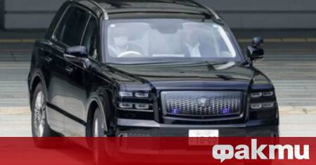 Докато в България министър председател с черен джип Toyota не