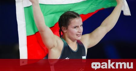 Световната шампионка в борбата Биляна Дудова се качи на върха