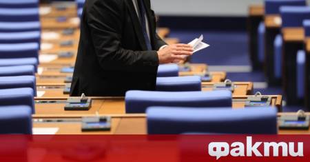 В програмата за днешния редовен парламентарен контрол пред народните представители
