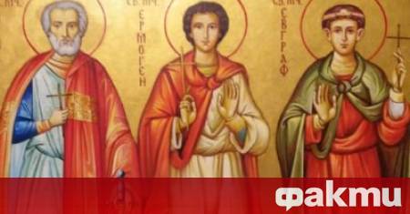 Днес църквата почита паметта на великите свещеномъченици Левкий Тир и