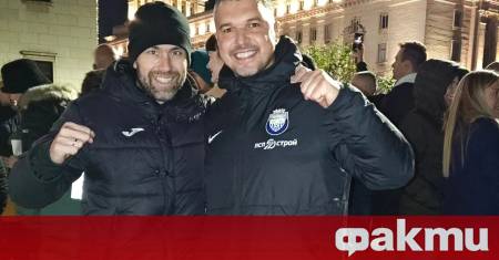 Валери Божинов пусна свои снимки от протеста срещу бюджета и