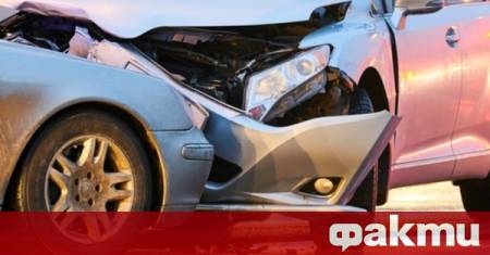 Двама души загинаха а трима са ранени след тежка челна