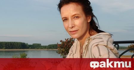 Актрисата Яна Маринова опъна плажната си кърпа край бреговете на