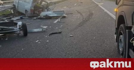 Тежка катастрофа с двама пострадали на автомагистрала Хемус в района