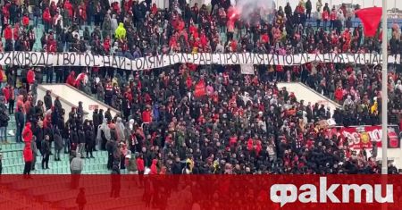 По време на Вечното дерби между ЦСКА и Левски феновете