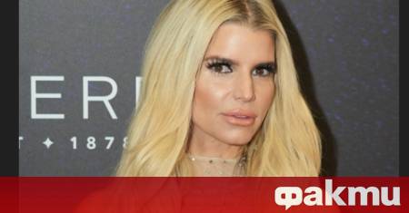 Американската певица Джесика Симпсън се появи в дързък тоалет на