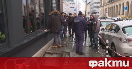 Бременна пропадна в шахта до Централна поща в София Жената