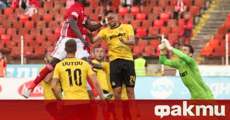 Фенове на Ботев Пловдив превърнаха дербито срещу Локомотив в съботния