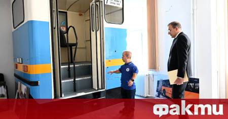 Министър Борислав Гуцанов посети Центъра по въпросите на малките хора