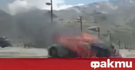 Тестов прототип на Chevrolet Corvette E Ray изгоря напълно по време