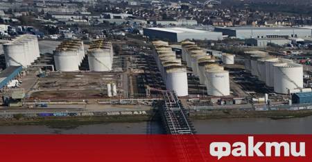 Експерти отбелязват че обемът на корабоплаването през Ормузкия проток дори