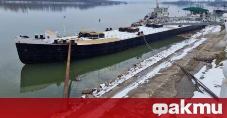 Три баржи са се откъснали от пристанище Север във Видин