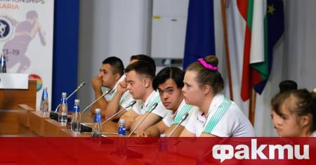 С тържествено шествие официална церемония и празнична концертна програма тази