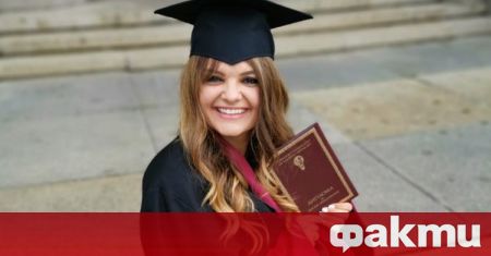 Петя Дикова официално се дипломира Дъщерята на популярния у нас