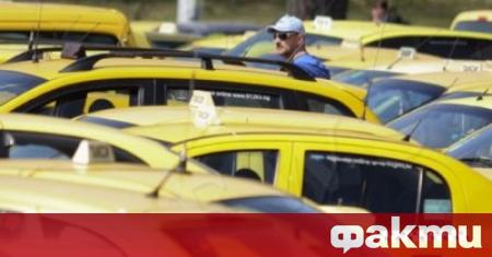 Таксиметрови шофьори във Варна масово слагат предпазни прегради в автомобилите