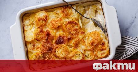 Необходими продукти За запеканката картофи 1 кг лук 2 глави
