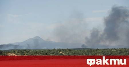 Опустошителен и бързо разпространяващ се горски пожар на около 100