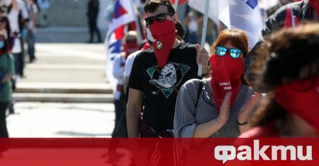 В Гърция отбелязват Първи май с маски и ръкавици, строени
