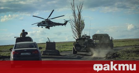 Те пътуват с линейката на частна организация през Донбас