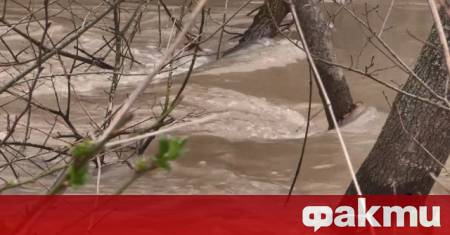 Нивото на река Тунджа край Елхово се покачва след обилните