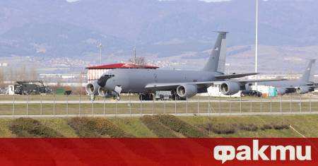 Четири от самолетите цистерни Boeing KC 135 Stratotanker ВВС на