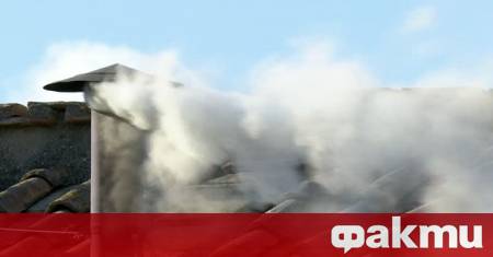 Бял дим се издига тази вечер от Сикстинската капела във