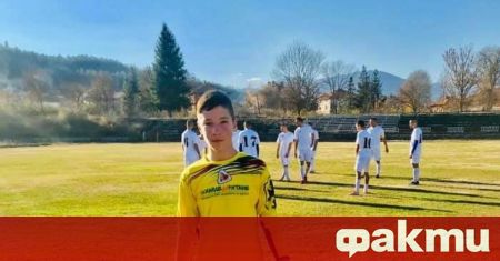 13 годишният вратар Бойко Пиринлиев направи официален дебют в мъжкия футбол