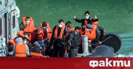 Над 1100 души са прекосили Ламанша с малки лодки вчера