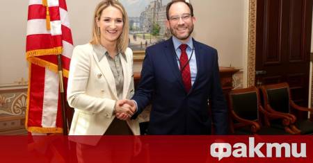 Заместник съветникът по националната сигурност на САЩ Анди Бейкър остава