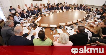 Над три часа продължи извънредното заседание на Комисията по околната