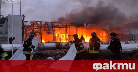 След удари с ракетни снаряди в Запорожието са избухнали пожари