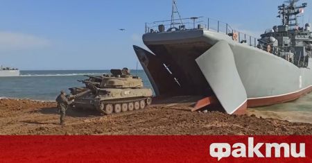 Руският Черноморски флот започна военно учение, докато кораб на бреговата