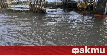 Силна гръмотевична буря се разрази над Бургас рано тази сутрин