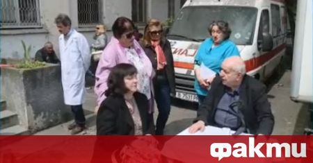 Във Варна протестират лекари от Белодробния диспансер съобщи БНТ Болницата непрекъснато