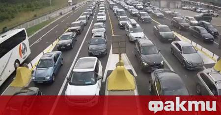 Интензивен е трафикът на ГКПП Калотина на границата със Сърбия
