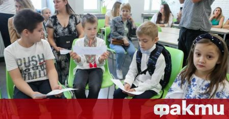 Около 185 000 украински деца започнаха новата учебна година в