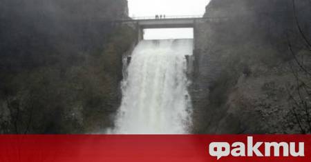 Язовир Ивайловград продължава да прелива и днес Водният отток през
