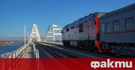 Първи пътнически влак премина успешно през Кримския мост след експлозията