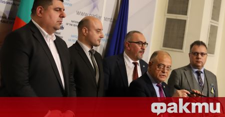 Представители на Демократична България изненадващо отидоха на консултации при ГЕРБ