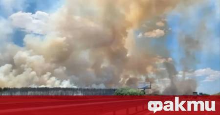 Пожар на голям фронт се разрази в района на село