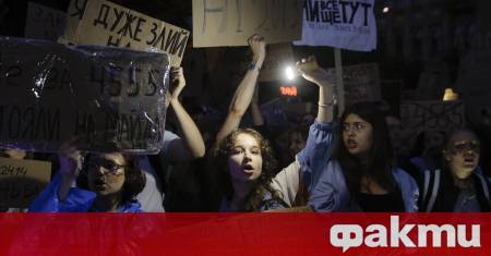 Украинският парламент прие законопроект за възстановяване на независимостта на два